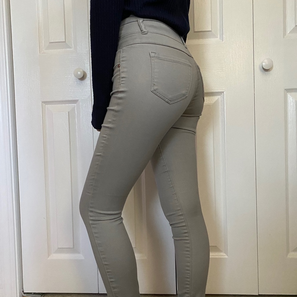 High-Waisted Jeans